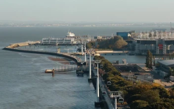 Video Stock Cable Car Traffic Along The Coast For PC