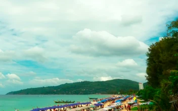 Video Stock Busy Tourist Beach Time Lapse For PC