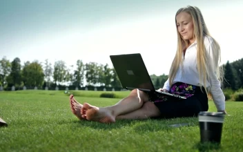 Video Stock Businesswoman Chatting Online For PC