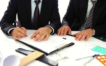Video Stock Businessmen Signing A Sales Contract For PC