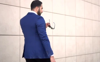 Video Stock Businessman Wearing Sunglasses Walking For PC
