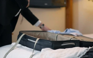 Video Stock Businessman Preparing His Luggage For PC