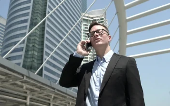 Video Stock Businessman On Call In The City For PC
