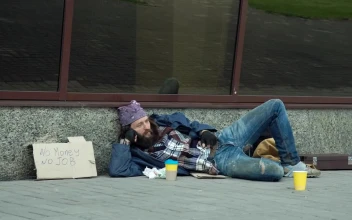 Video Stock Businessman Giving Money To Homeless Man For PC