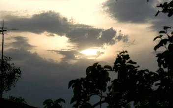 Video Stock Clouds Blocking Out The Sun During The Evening For PC