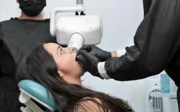 Stock Video Dentist Finishing A Consultation For PC