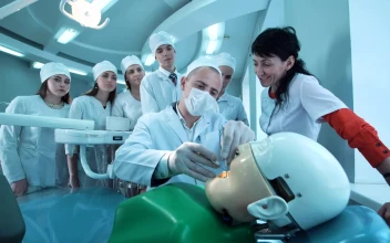 Stock Video Dental Students Watching A Dental Procedure For PC