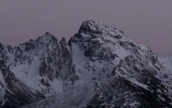 Stock Video Dawn In The Rocky Mountains For PC