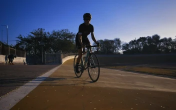 Stock Video Cycling Track And Cyclists Outside For PC