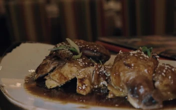 Stock Video Cutting Up A Plate Of Chicken For PC