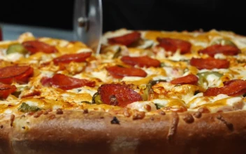 Stock Video Cutting Through A Fresh Pizza For PC