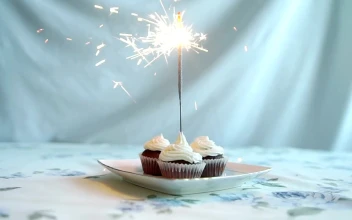 Stock Video Cupcakes With A Birthday Sparkler For PC