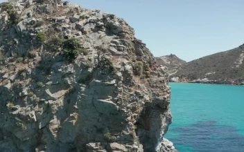 Stock Video Crystal Clear Ocean Waters In Turquoise Blue Tones For PC