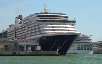 Stock Video Cruise At The Dock For PC
