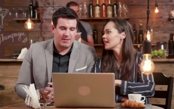 Stock Video Creative Woman Explains Idea To Client In Hip Cafe For PC