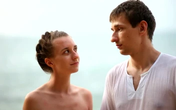 Stock Video Couple Staring At Each Other And Getting Closer To Kiss For PC