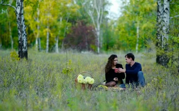 Stock Video Couple On A Picnic In The Middle Of Nature For PC