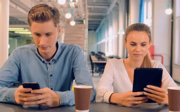 Stock Video Couple In A Cafe Connected On Their Devices For PC