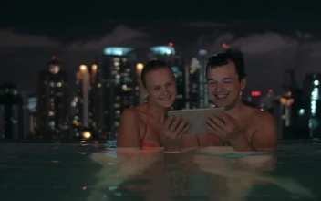 Stock Video Couple Having A Video Call On Holiday For PC