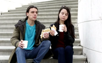 Stock Video Couple Having A Chat Over Lunch For PC