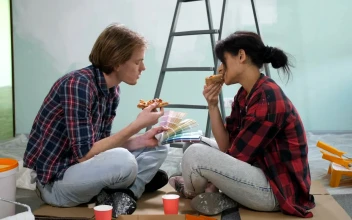 Stock Video Couple Eating Pizza While Painting For PC