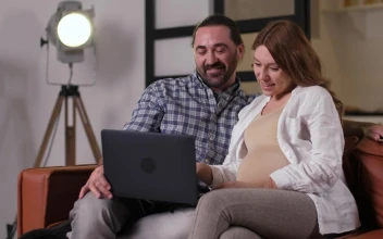 Stock Video Couple Chatting With Friends Online For PC