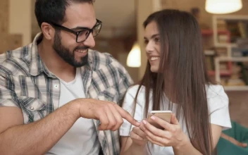 Stock Video Couple Browse Social Media During Lockdown For PC