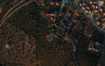 Stock Video Cottages Leading To The Coast For PC