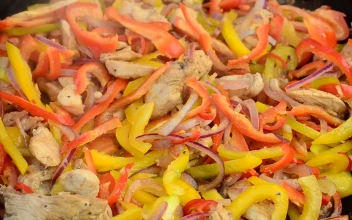 Stock Video Cooking Chicken And Peppers For PC