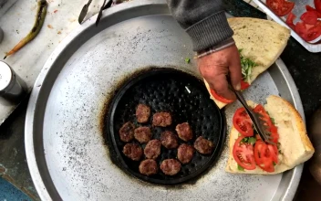 Stock Video Cook Preparing Beef Sandwich For PC