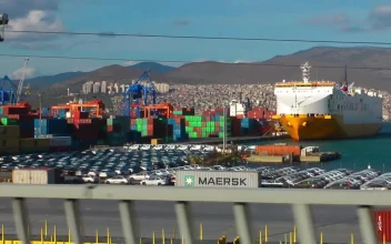 Stock Video Containers In A Trading Port For PC