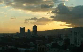 Stock Video Cloudy Sunset In The City For PC