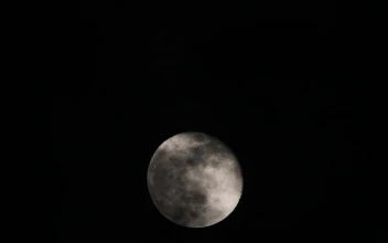 Stock Video Clouds Passing By The Full Moon For PC