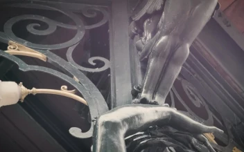 Stock Video Facade Statue In The Shape Of A Woman For PC