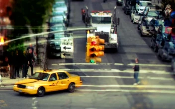 Stock Video Exposure Video Of A Street With Traffic And People For PC