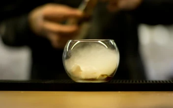 Stock Video Experimental Cocktail In The Bar For PC