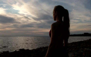Stock Video Enjoying The Freedom Of The Ocean For PC