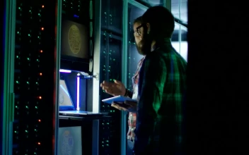 Stock Video Engineers Having A Conversation In Data Center For PC