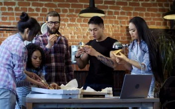 Stock Video Eating Pizza Together In The Office For PC