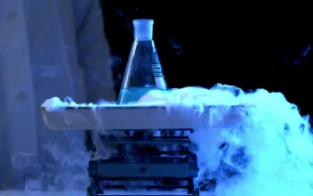 Stock Video Dry Ice And A Flask For PC