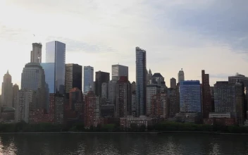 Stock Video Downtown Manhattan On An Overcast Day For PC