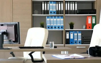 Stock Video Developer Uses Vr Innovation To Work In Office For PC