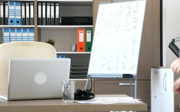 Stock Video Developer Tries Out New Innovative Vr Technology For PC