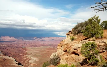 Stock Video Desert Time Lapse With Rocky Structures For PC