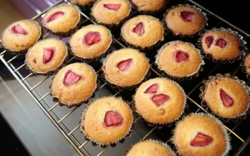 Stock Video Freshly Baked Strawberry Muffins For PC