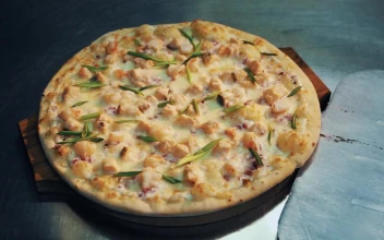 Stock Video Fresh Chicken Pizza For PC