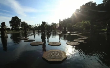 Stock Video Fountain With Statues In A Temple For PC