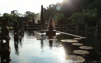 Stock Video Fountain In A Temple In Indonesia For PC