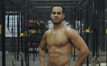 Stock Video Fitness Man At A Crossfit Gym For PC