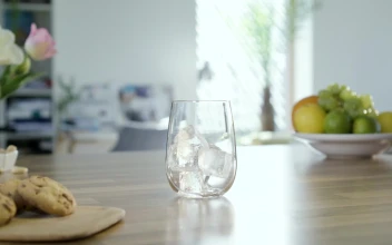 Stock Video Filling Glass With Orange Juice For PC